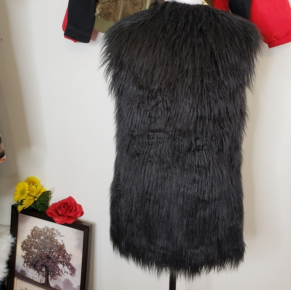 NEW Boutique Faux Fur Vest Black - Picture 5 of 15